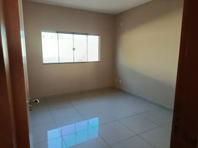 Casa a venda com 3 quartos sendo 1 suite próximo a Av. Sao Paulo