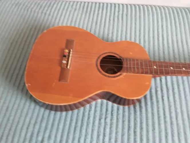 Violão antigo mas em ótimo estado marca Trovador