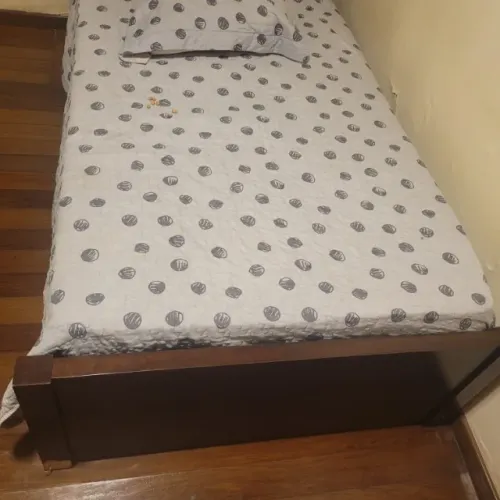 Cama de Solteiro Especial (Cama de Viúva), mais uma cama box 2,00 x 1,20 cm