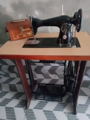 Máquina de costura Singer
