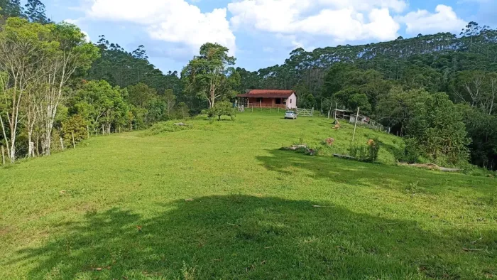 Sitio maravilhoso com muita água ,vista maravilhosa