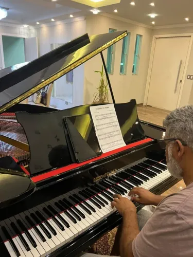 Piano de Cauda Essenfelder - 1/2 Cauda - Preto Brilhante - Reformado em 2024 - Afinado.