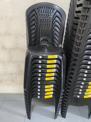 150 Cadeiras de plástico preta