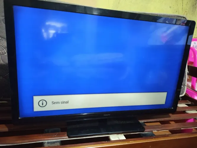 TV Philips 39 Full HD - Liga, mas desliga sozinha  (Para Conserto) Modelo 39PFL3008D