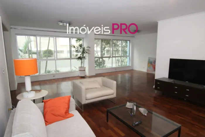 230m² na Rua Pedroso Alvarenga com 2 vagas.