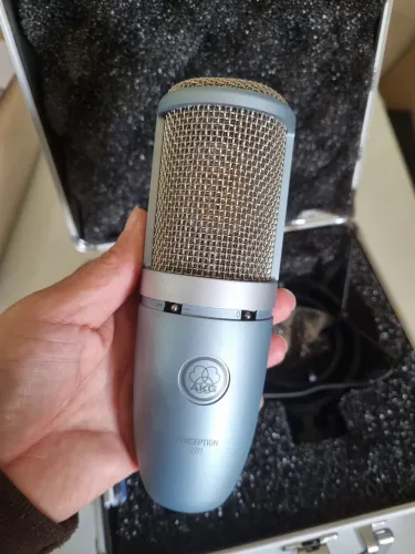 ?Microfone Condensador AKG Perception 220 + Maleta Metálica e Shockmount