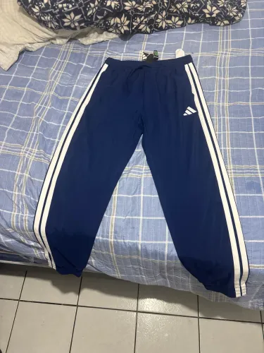 Calça esportiva adidas 