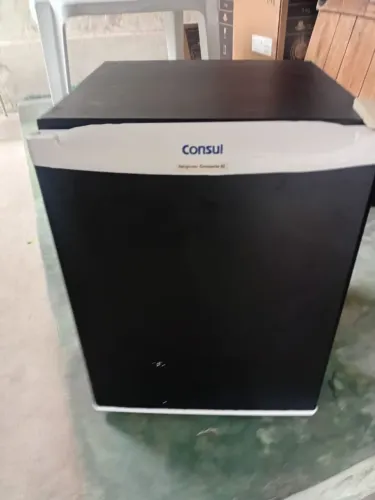 Frigobar Consul - 80 litros.