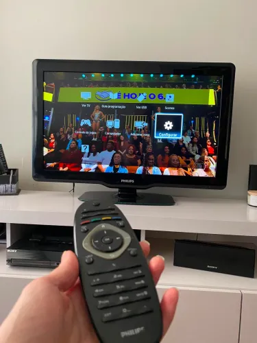 Tv 32 Philips com controle e pezinho