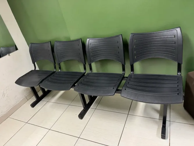 Cadeira Longaria 4 Lugares Preta