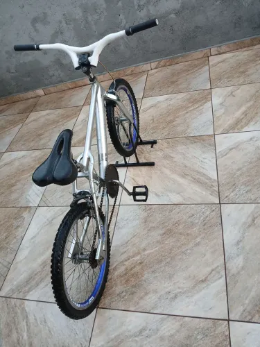 Bicicleta aro 20 BMX