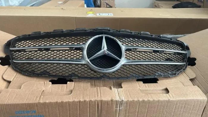 grade dianteira completa da mercedes C180 C200 C250 2015 2016 2017 2018 (Usado)