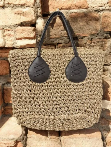 bolsa de palha trançada com detalhes em couro: estilo e elegância! bolsa verão carioca
