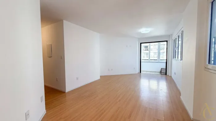Apartamento para alugar - 3 quartos sendo 1 suíte - Centro | Florianópolis/SC