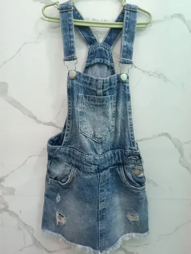Jardineira jeans