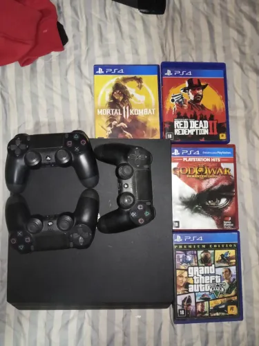 Ps4 pró com 3 controle e 4 jogos tudo semi novo
