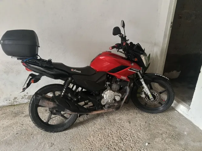 Moto Fazer 20215