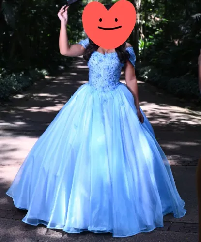 Vestido de debutante azul tifany.