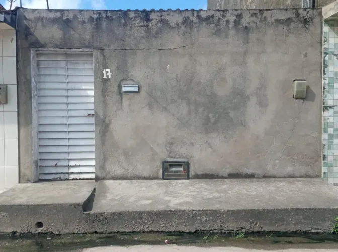 VENDE-SE CASA