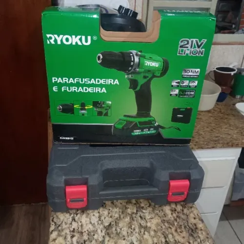 Parafusadeira profissional 2 baterias com maleta