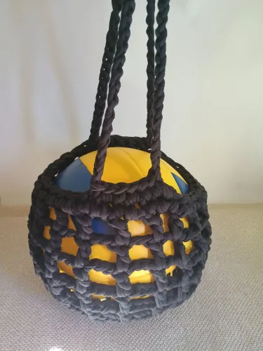 Suporte/ bolsa para bola em crochê