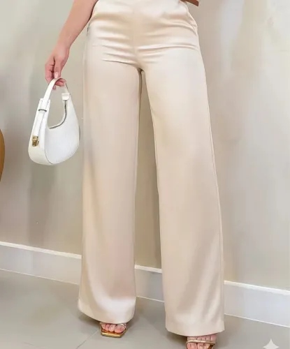 Calça bege com cinto 