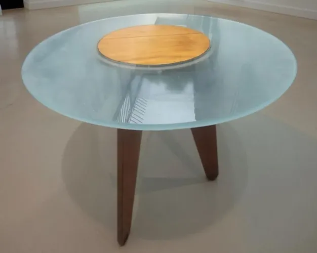 Oportunidade, Mesa de Centro ou Canto Redonda em Vidro Jatiado e Base de Madeira!