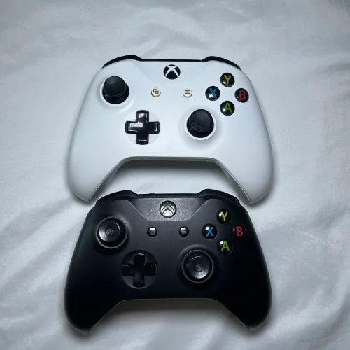 2 Controles de Xbox One S - Leia o anúncio