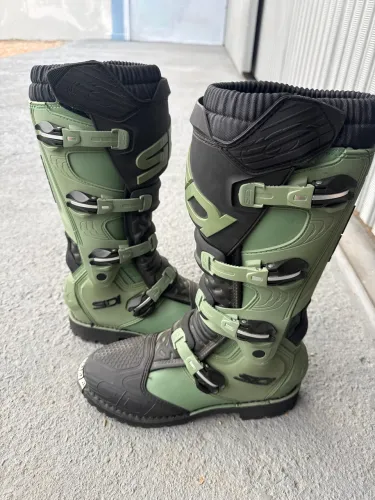 Bota motocross Sidi 41 br usado 2 vezes 