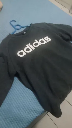 Blusa Adidas ótima pra usar no frio