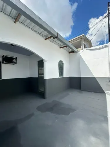 Aluga-se no Japiim próx. SEDUC  Casa ou Apto 2 quartos com garagem