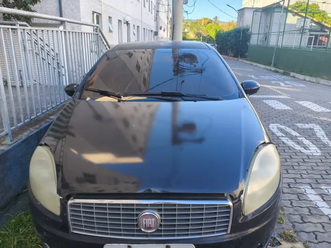 Fiat Linea Essence 1.8 Flex 16V 4P 2012