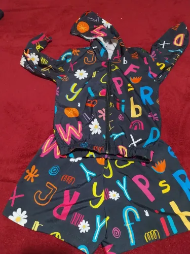 Vendo três conjuntos infantil serve 10