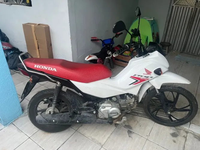 Moto boa nada a fazer enplacada e no meu nome 