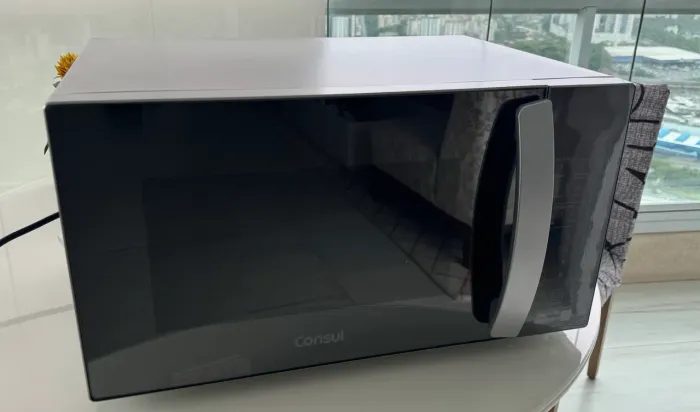Micro-ondas Consul 32 litros, modelo CMS46ARANA em perfeito estado