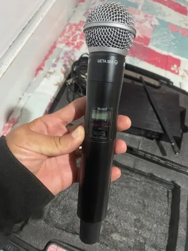 Microfone shure profissional 58A sem fio.