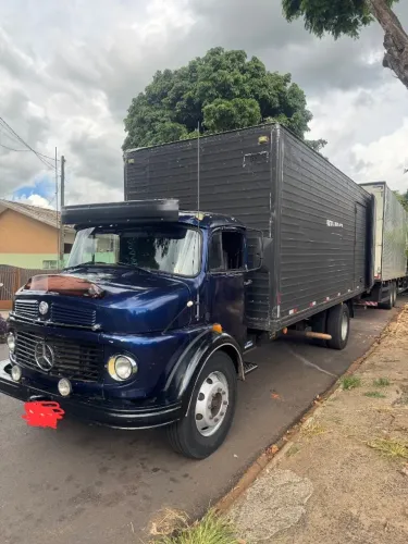 Caminhão Mercedes Benz 1113 - Baú