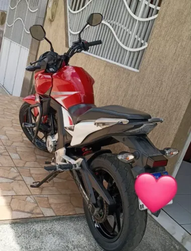 Moto muito nova, no ponto de transferir, é só pegar e andar!!