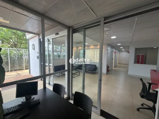 Loja disponível para locação no bairro Granja Marileusa em Uberlândia-MG.