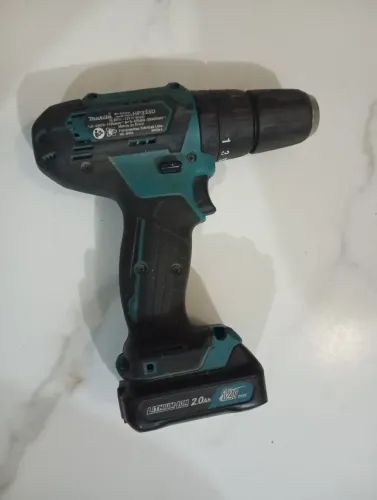 Furadeira a bateria da Makita 12v 2.0ah
