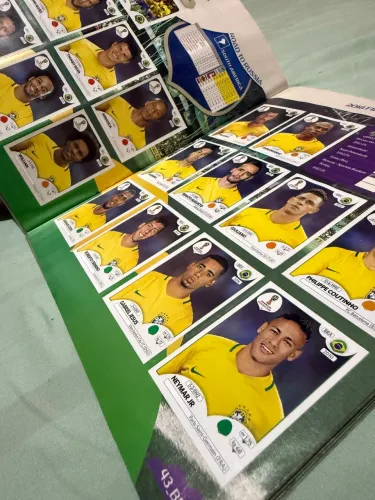 Vendo ou troco álbum completo da copa de 2018