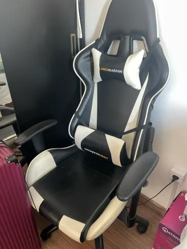 Cadeira gamer Pro Gamer V2 preto e branca