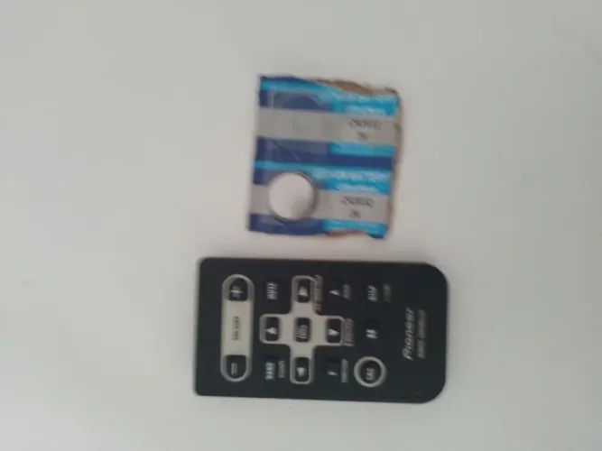 Controle pioneer com pilha nova