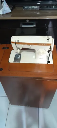 Máquina de costura singer com gabinete - Máquina de costura singer antiga