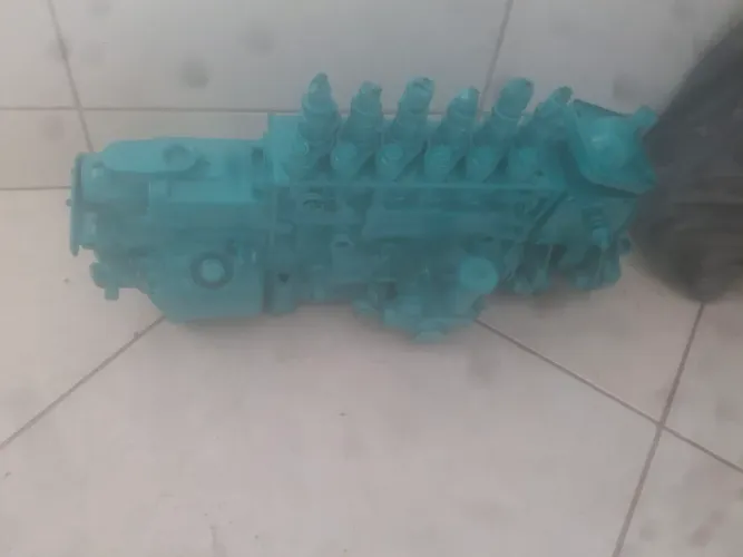 Vendo uma bomba injetora do scania 113.