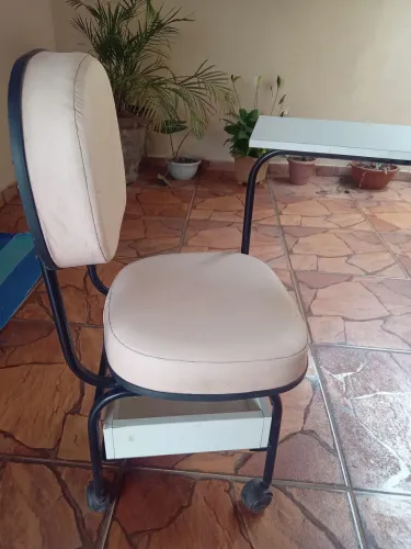 Vendo cadeira de manicure em bom estado de conservação 