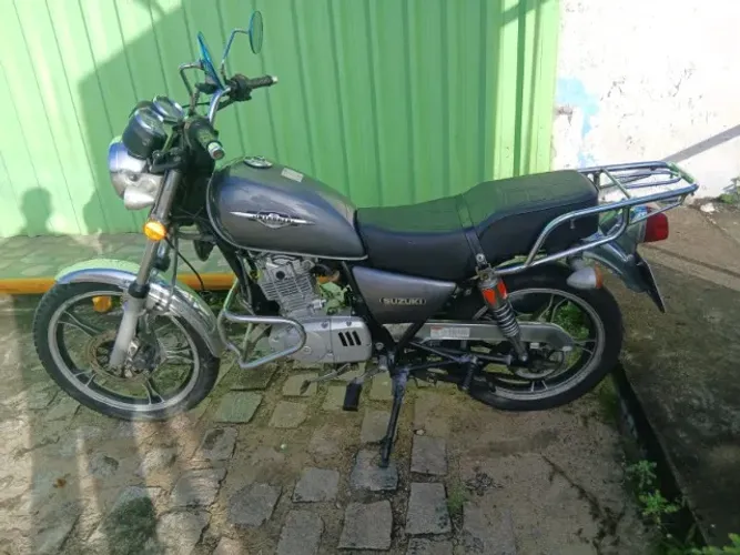 Suzuki Intruder 125 EMPLACADA PRONTA PARA TRANSFERIR