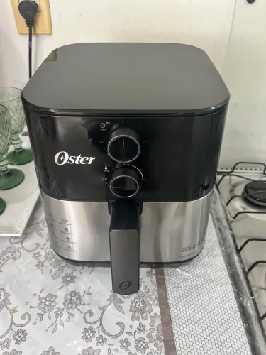 Air Fryer Oster 4,6L. 6 meses de uso