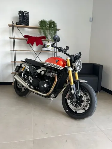 TRIUMPH SPEED TWIN 1200 CC RS
