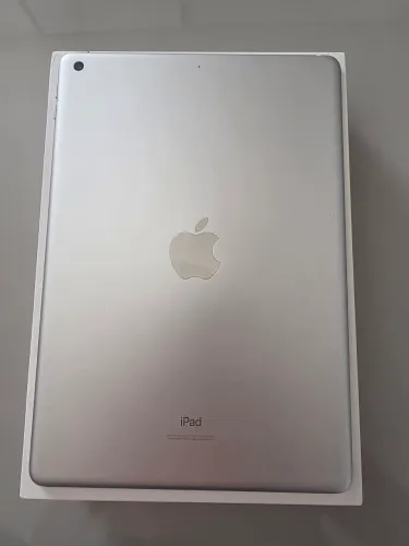Apple iPad 9 64gb prata c/capa, teclado e mouse. Novinho.